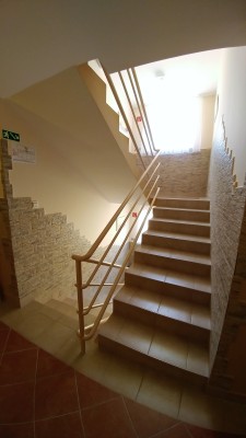 LÉPCSŐHÁZ